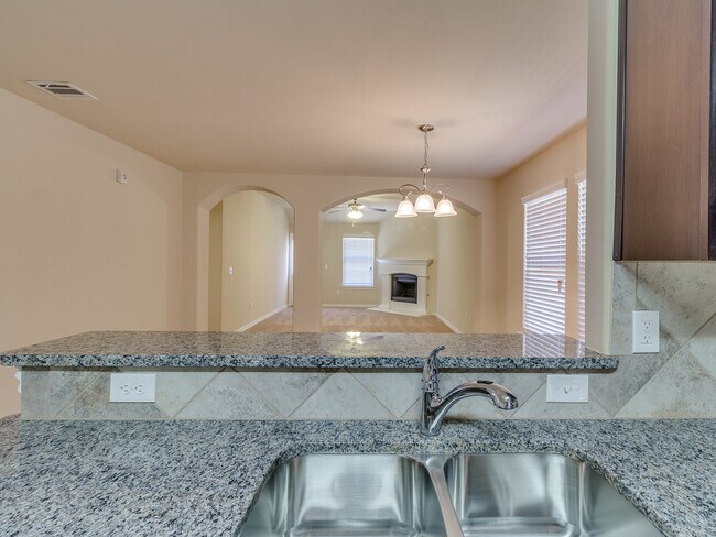 Building Photo - 4 Bedrooms/2 Baths in Falling Springs Addition - Deer Creek Schools - Community Pool