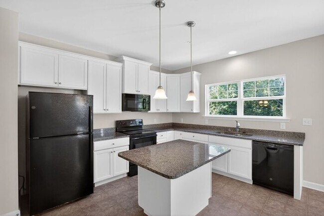 Building Photo - 559 English Oak Ln