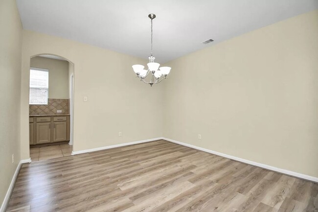 Building Photo - 6315 Bain Dr