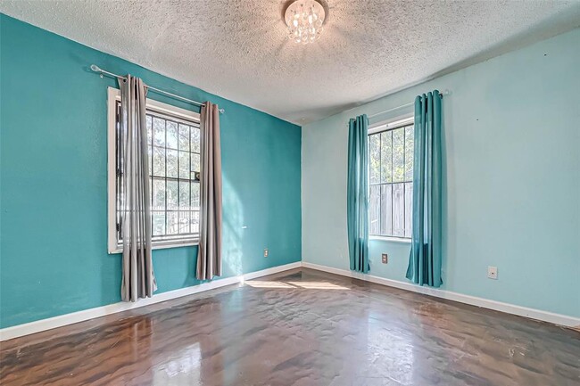 Building Photo - 8414 Flintridge Dr