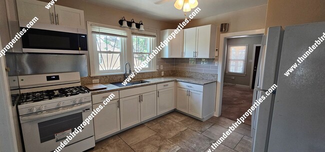 Building Photo - 607 Delamar Ave NW