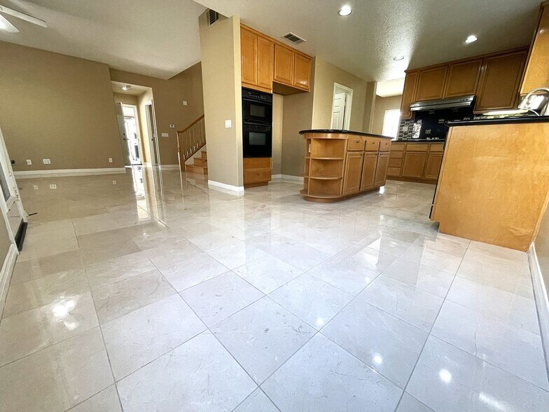 Building Photo - 9755 Lipari