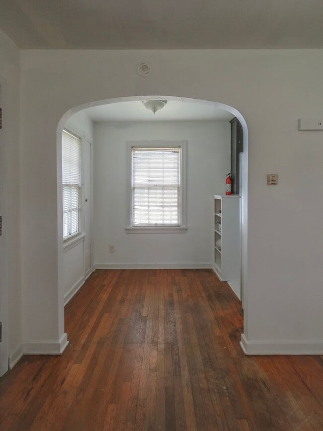 Building Photo - 1 Bedroom Cottage available in Salem !
