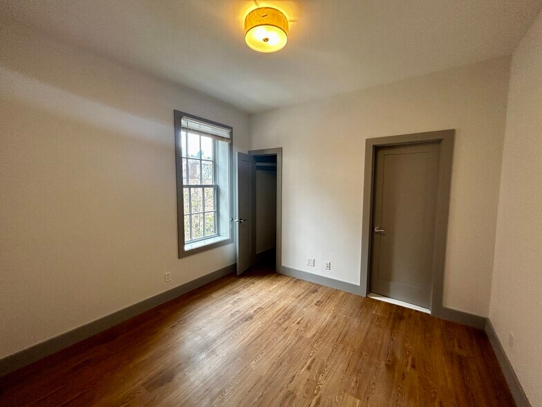 Building Photo - 86 Saint Botolph St