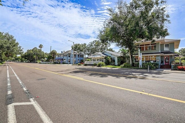 Building Photo - 779 12th Ave N