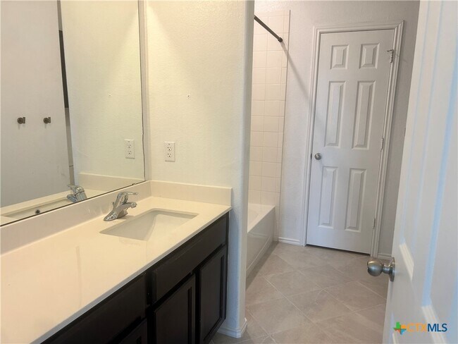 Building Photo - 1203 Kiskadee Branch Dr