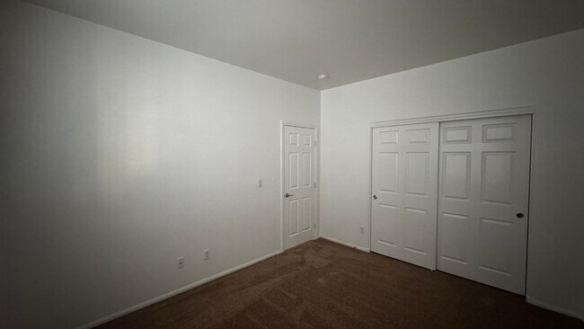 Building Photo - NW 3 BDRM Plus Loft