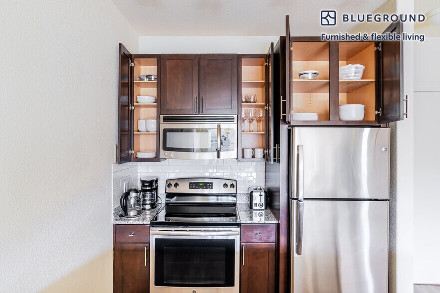 Building Photo - 3100 Esperanza Crossing
