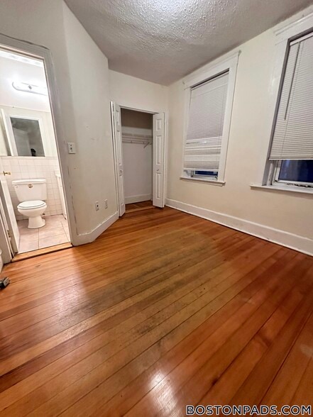 Building Photo - 15 Barrows St