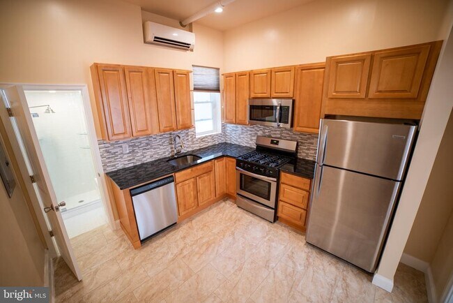 Building Photo - 404 S 22nd St