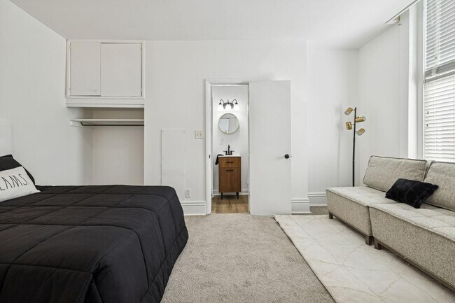 Building Photo - 302 N Church St