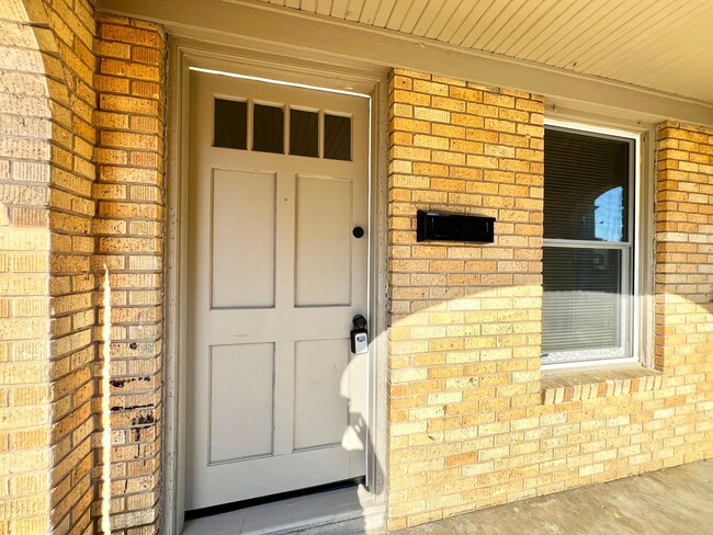 Building Photo - Cozy 3-Bedroom House on Linwood Ave.