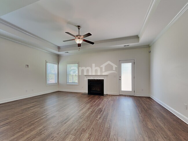 Building Photo - 111 Doral Blue Dr
