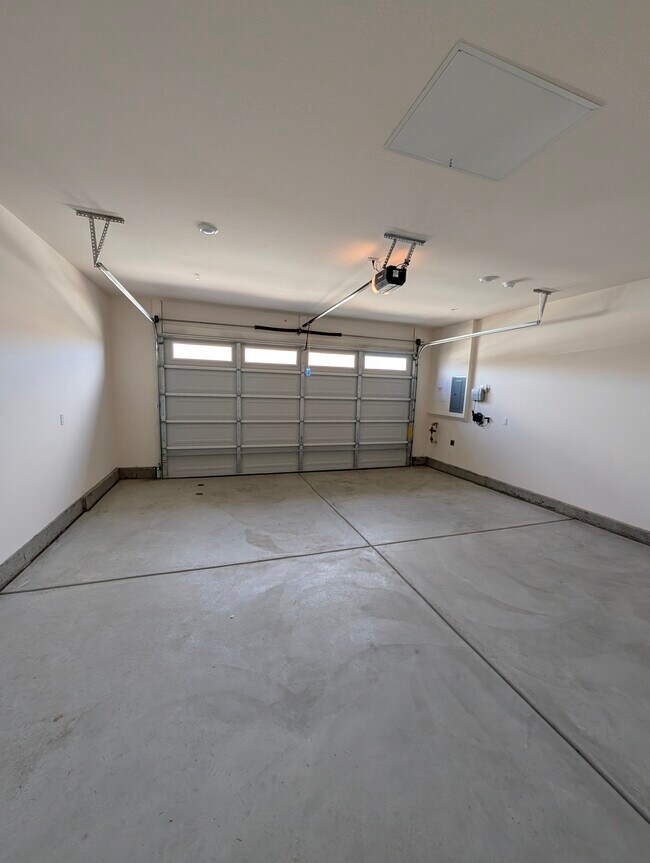 Building Photo - 821 Highlands Dr
