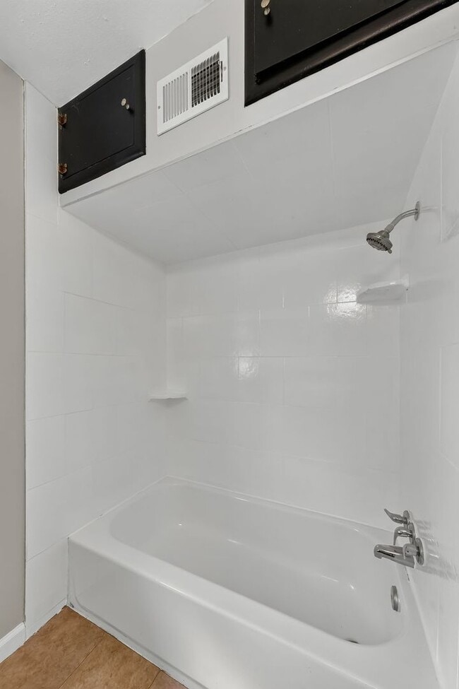 Building Photo - 2059 Wilbert Dr