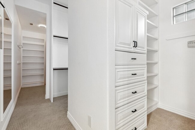 Building Photo - 1229 Strathmore Dr