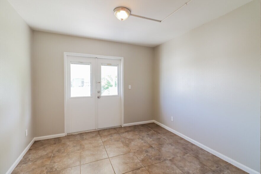 Building Photo - 16136 Villa Dr