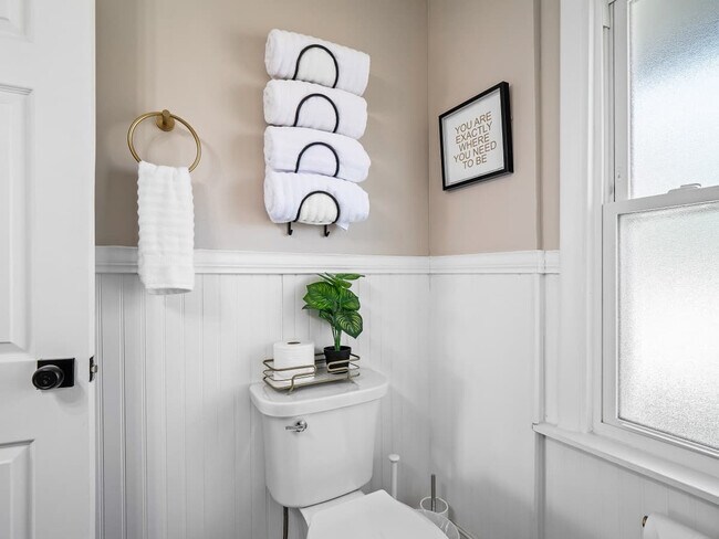 Building Photo - 2804 6th St