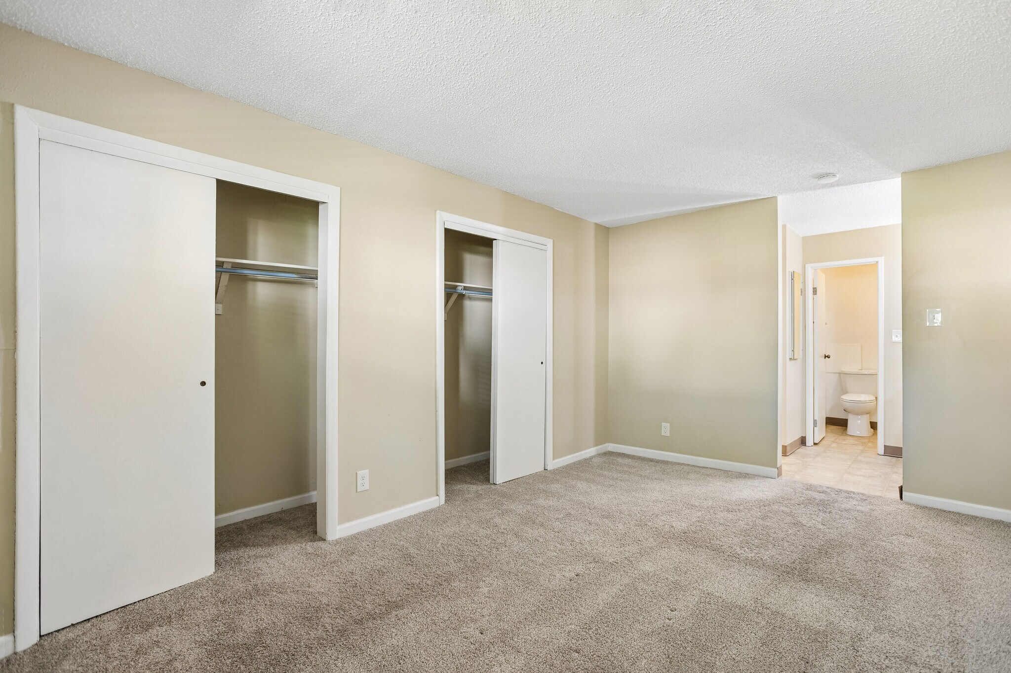 Building Photo - 2855 S Monaco Pky