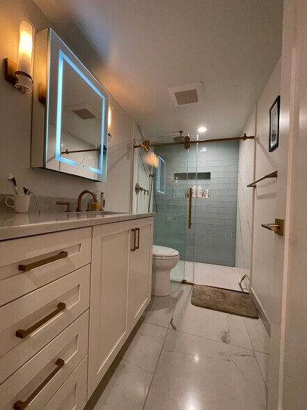 Bathroom - 2811 30th Ave W