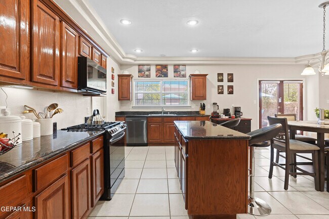 Building Photo - 1091 Los Moros Dr