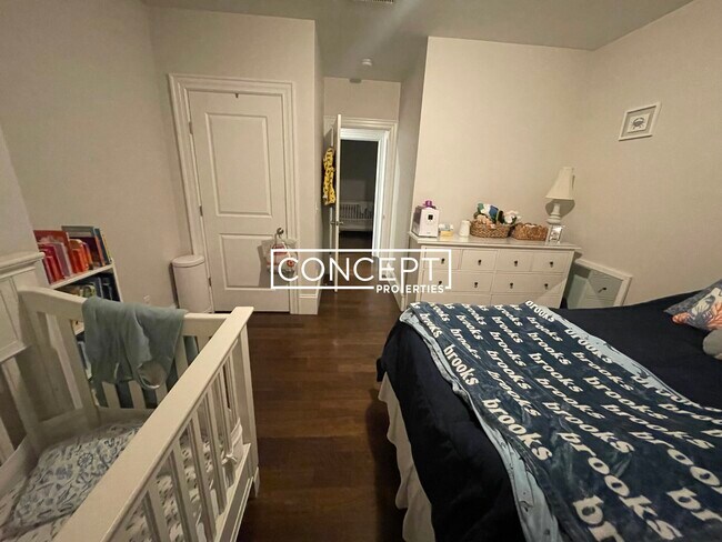 Building Photo - 2045 Beacon St