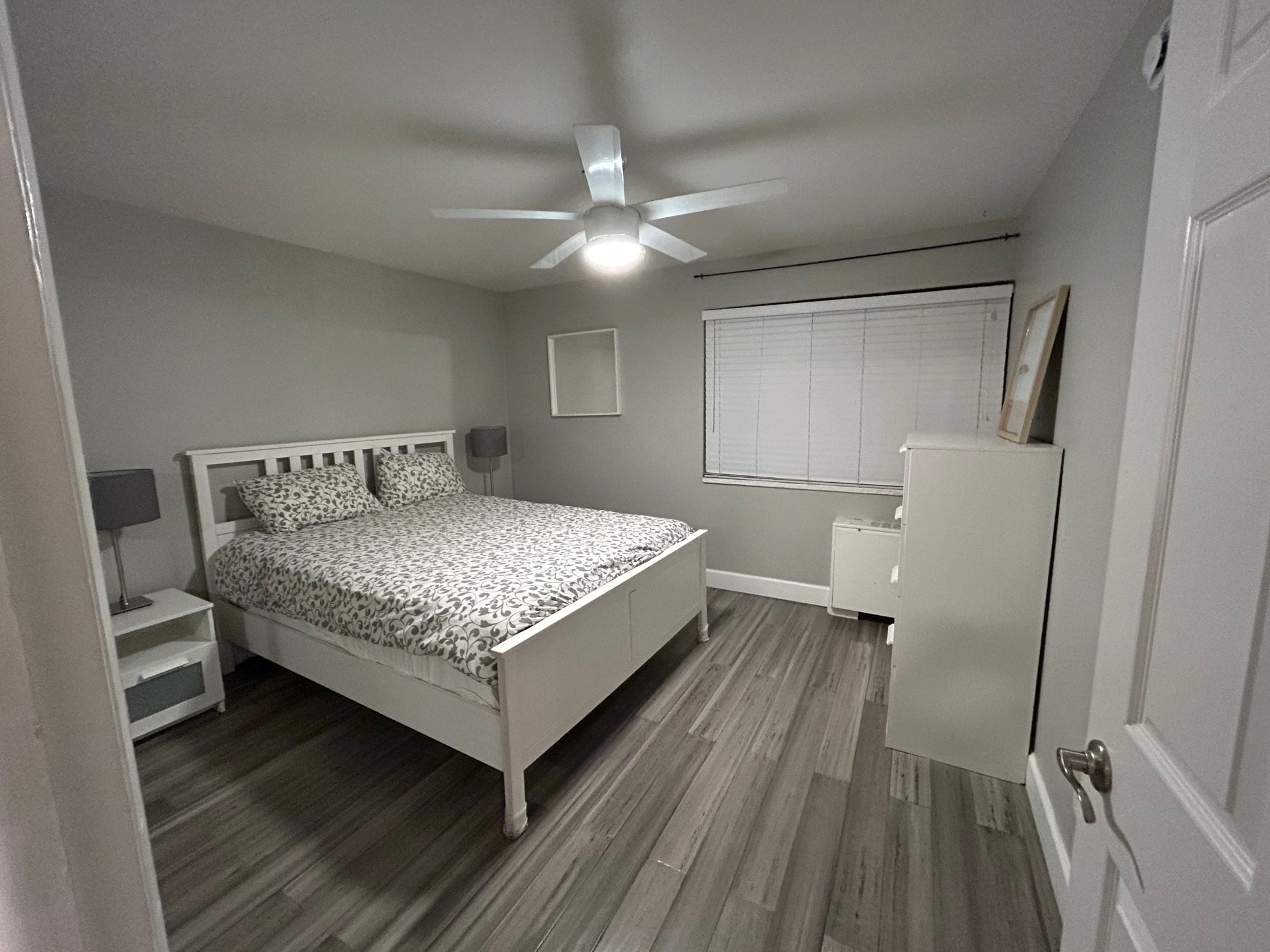 Bedroom with ceiling fan & closet - 1260 York St