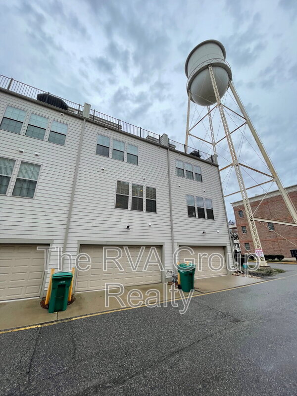 Building Photo - 4941 Old Main St