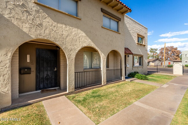 Building Photo - 6953 E Osborn Rd