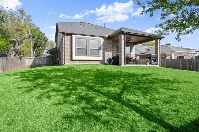 Building Photo - 9871 Twin Shores Dr