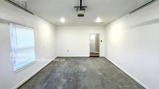 Building Photo - Charming 3-Bedroom Home with Modern Comfor...