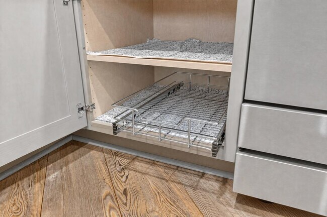 Building Photo - 1647 Gateway Dr