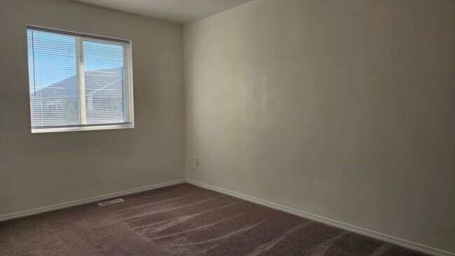 Building Photo - 14th Mtn. Home Duplex