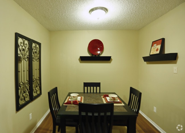Dinning Room - The Enclave Apartments