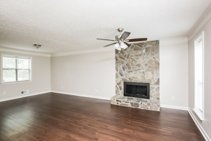 Building Photo - 3904 Loring Ln