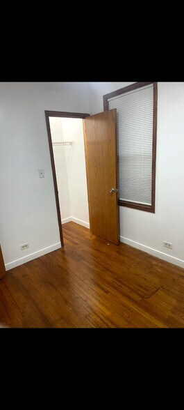 Building Photo - 8346 S Mackinaw Ave