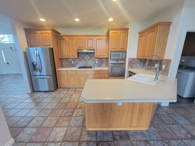 Building Photo - Perfect Family Home Near Badger Mountain –...