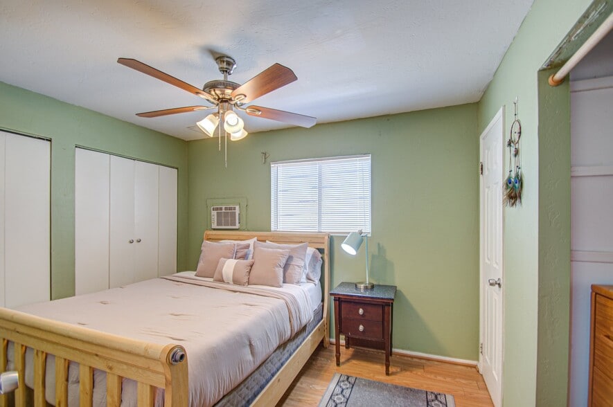 Building Photo - 328 N 12th St