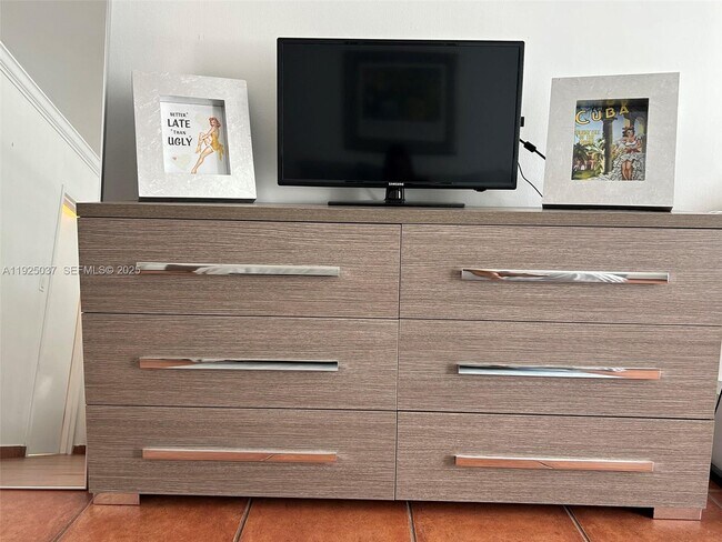 Building Photo - 5401 Collins Ave