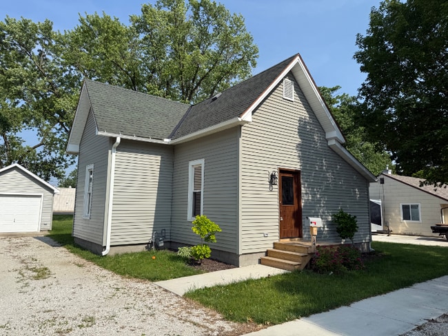 Primary Photo - 204 S Main St