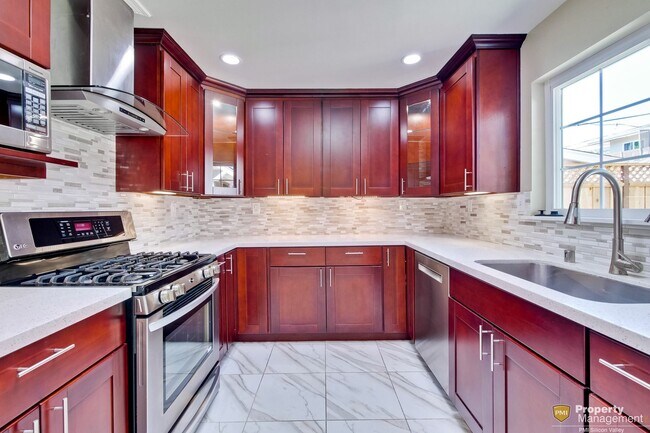 Building Photo - Turnkey Home with Natural Light & Upgrades...