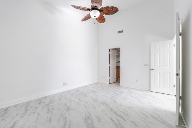 Building Photo - 4283 Brentwood Park Cir