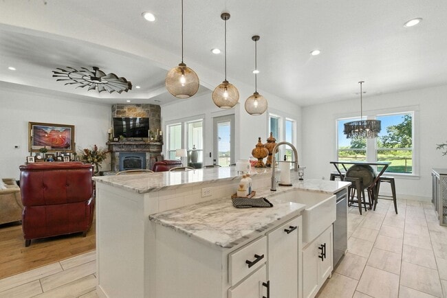 Building Photo - Stunning 5 bedroom horse property coming soon!