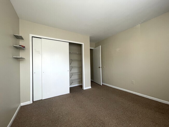 Building Photo - 115 Cascade Ct
