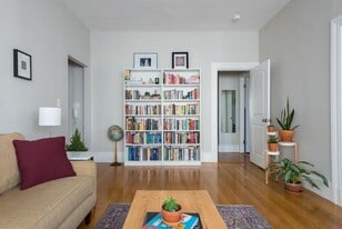 Building Photo - 15 Trowbridge St