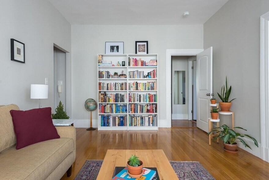 Primary Photo - 15 Trowbridge St