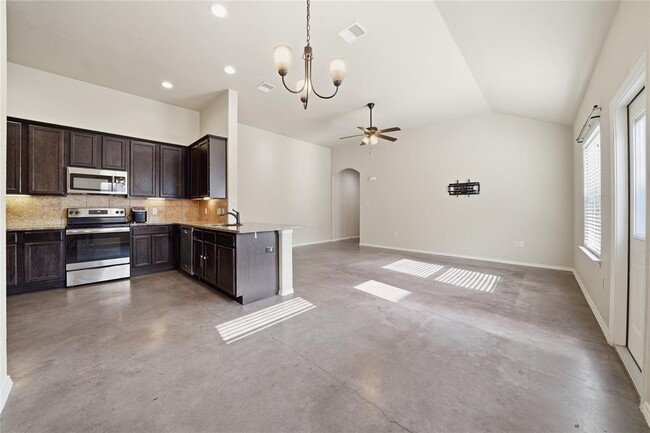 Building Photo - 533 Jack Rabbit Ln