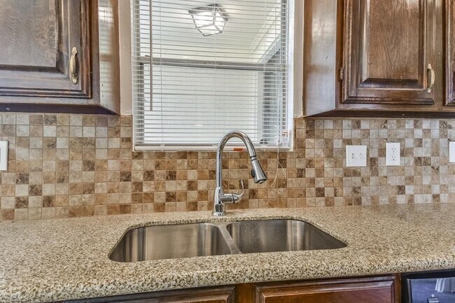 Building Photo - 16626 Royal Mile Ln