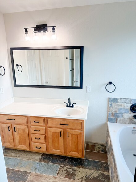 Building Photo - 4027 Falvel Cove Dr