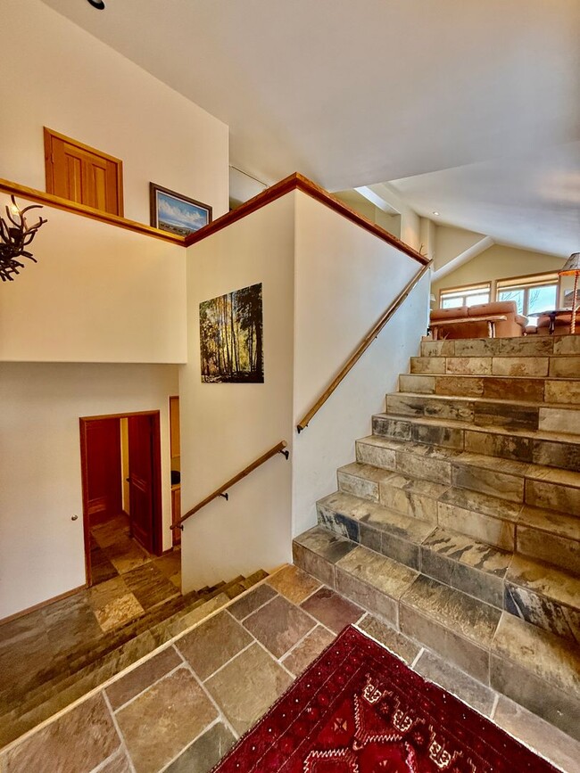 Building Photo - Snowcreek V – Stunning 4 Bed, 3 Bath Corner Unit